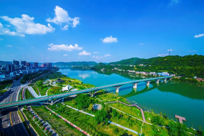 射洪滨江湿地公园。射洪市融媒体中心供图